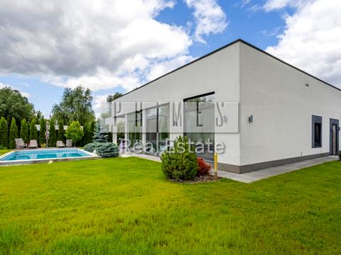 будинок за адресою с. Нові Безрадичі, Сонячна вул., 6