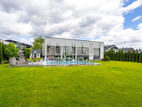 будинок за адресою с. Нові Безрадичі, Сонячна вул., 6