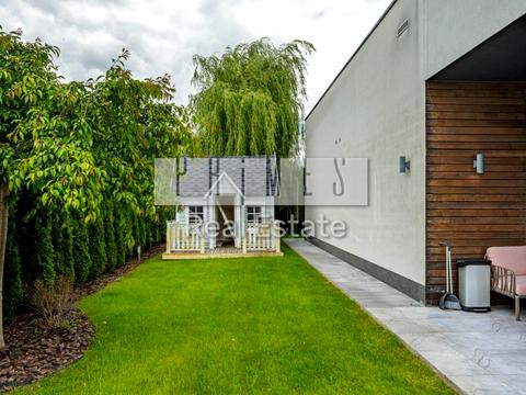 будинок за адресою с. Нові Безрадичі, Сонячна вул., 6