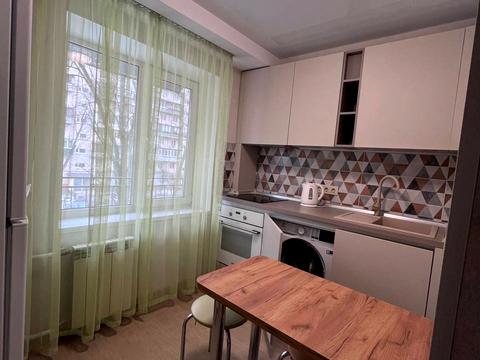 квартира за адресою Ореста Левицького вул. (Академіка Курчатова), 22