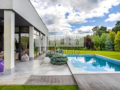 будинок за адресою с. Нові Безрадичі, Сонячна вул., 6