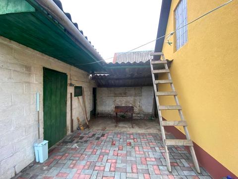 будинок за адресою Дніпровська