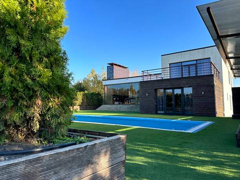 дом по адресу Плютовская ул.