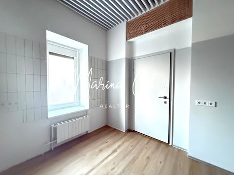 комерційна за адресою Дмитра Яворницького просп. (Карла Маркса), 46