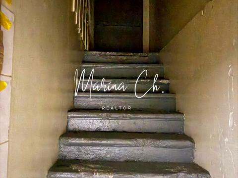 комерційна за адресою Дмитра Яворницького просп. (Карла Маркса), 46