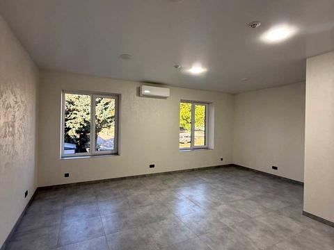 комерційна за адресою Соборна пл. (Жовтнева), 14