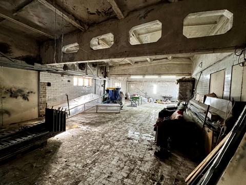 комерційна за адресою Сінна вул. (Добровольського), 1