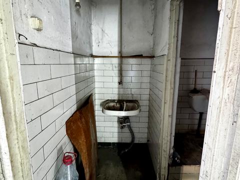 комерційна за адресою Сінна вул. (Добровольського), 1