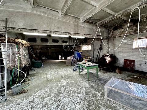 комерційна за адресою Сінна вул. (Добровольського), 1