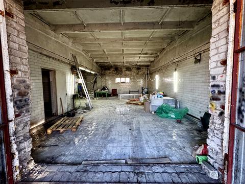 комерційна за адресою Сінна вул. (Добровольського), 1