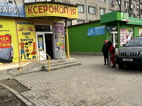 комерційна за адресою Лахтинська вул., 10