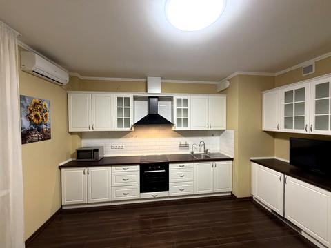 квартира за адресою Анни Ахматової вул., 22