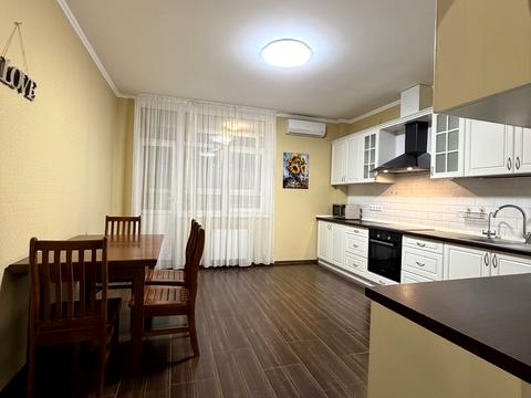 квартира за адресою Анни Ахматової вул., 22