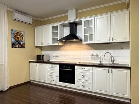 квартира за адресою Анни Ахматової вул., 22