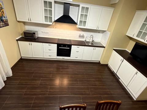 квартира за адресою Анни Ахматової вул., 22