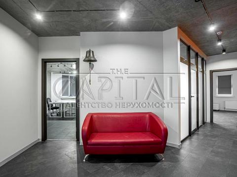 комерційна за адресою Срібнокільська вул., 1