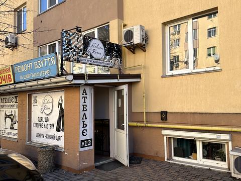 комерційна за адресою Лесі Українки вул., 6