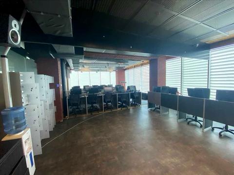 комерційна за адресою Перемоги вул., 61