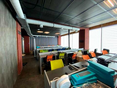 комерційна за адресою Перемоги вул., 61