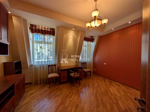 квартира по адресу Андреевский спуск, 1-А