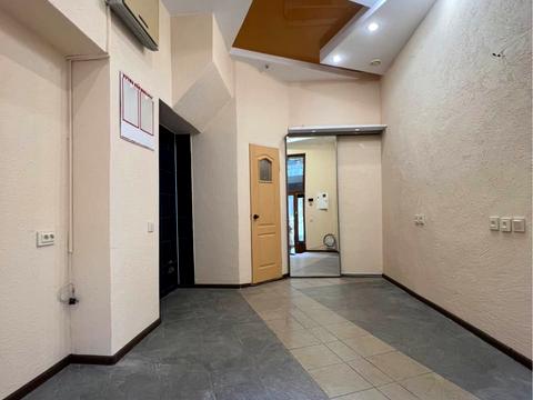 комерційна за адресою Крехівська вул., 9