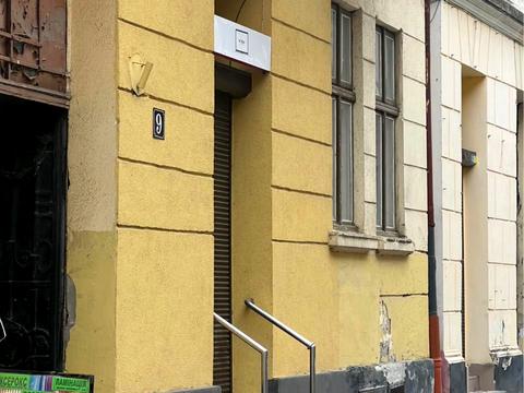 комерційна за адресою Крехівська вул., 9