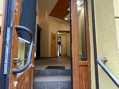 комерційна за адресою Крехівська вул., 9