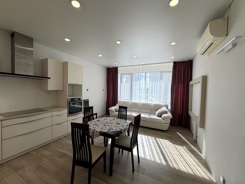 квартира за адресою Дніпровська набережна вул., 14