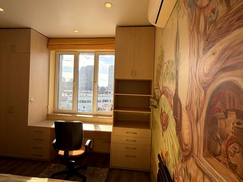 квартира за адресою Дніпровська набережна вул., 14