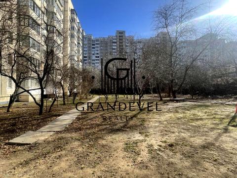 квартира за адресою Академіка Єфремова вул. (Командарма Уборевича), 7-А