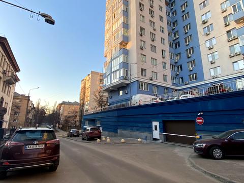 квартира за адресою Кирило-Мефодіївська вул., 2