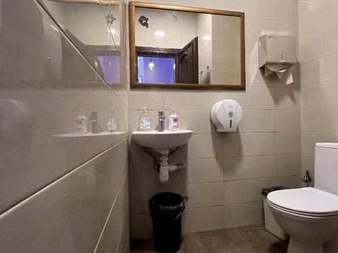 комерційна за адресою Гетьмана Івана Мазепи вул. (Топольна), 37