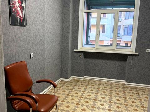 комерційна за адресою Дмитрівська вул., 71