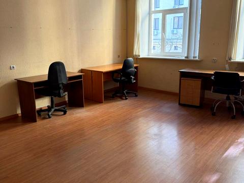 комерційна за адресою Дмитрівська вул., 71