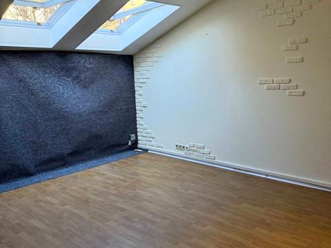 комерційна за адресою Дмитрівська вул., 71