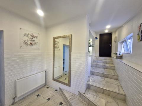 комерційна за адресою Зоопаркова вул., 6