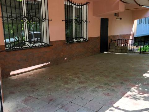 комерційна за адресою Олександра Довженка вул., 6