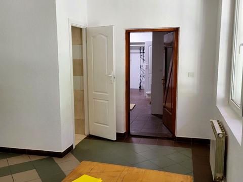 комерційна за адресою Олександра Довженка вул., 6