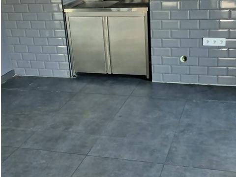 комерційна за адресою Львів, Різні пл., 2