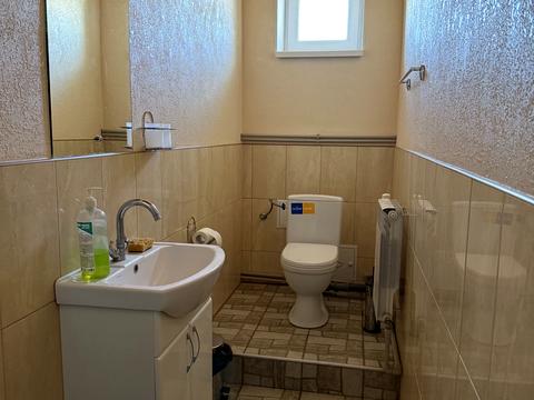 комерційна за адресою Нежданової вул., 34