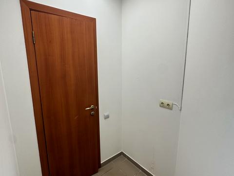 комерційна за адресою Князя Володимира Великого просп., 77а