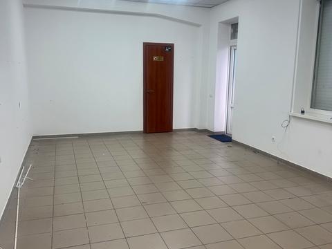 комерційна за адресою Князя Володимира Великого просп., 77а