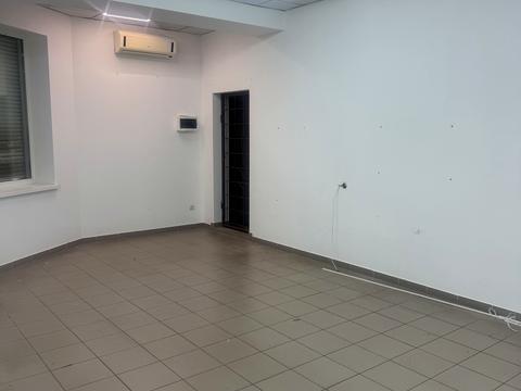 комерційна за адресою Князя Володимира Великого просп., 77а