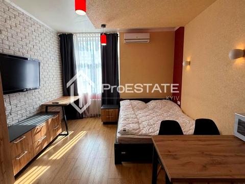 квартира за адресою Анни Ахматової вул., 22