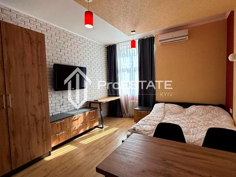 квартира за адресою Анни Ахматової вул., 22