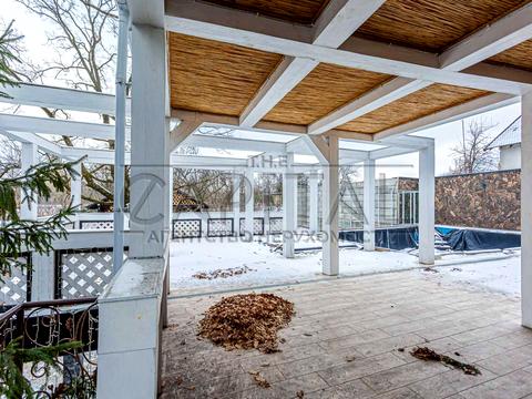 комерційна за адресою Шевченка вул., 8