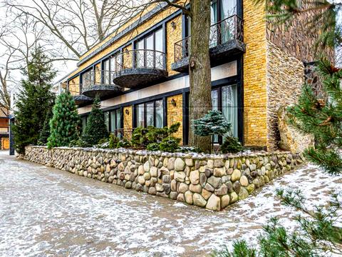 комерційна за адресою Шевченка вул., 8