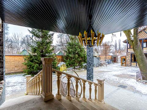 комерційна за адресою Шевченка вул., 8