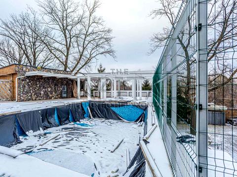 комерційна за адресою Шевченка вул., 8