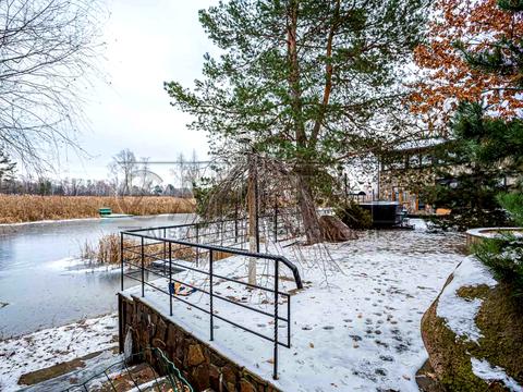 комерційна за адресою Шевченка вул., 8